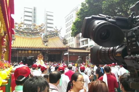 魏先生 - 宗教活動