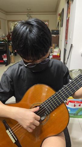 余老師（吉他、烏克麗麗專業教學） - 