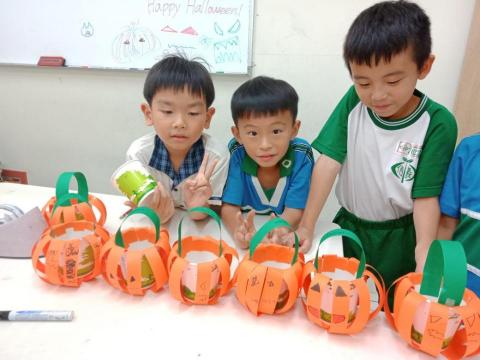 陳桂珍英文家教 - 小二生
制做南瓜