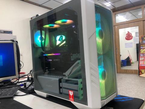 明誠科技 - 客戶訂購電腦實圖