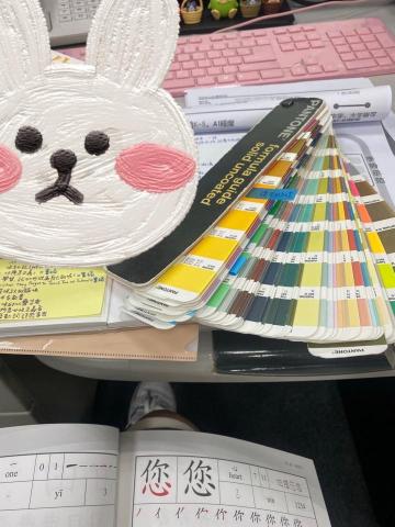 賴祖兒 - 選色票也是編輯的任務之一。