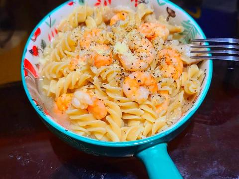 王苓格（小米廚房） - 蒜香蝦仁螺旋麵