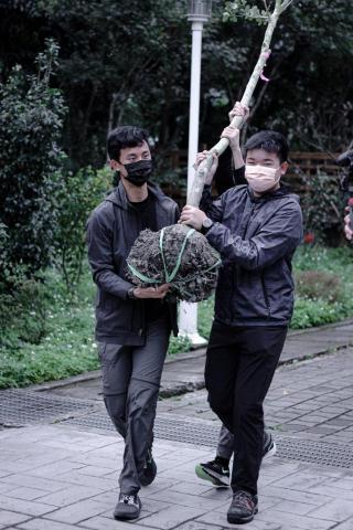 Eda - 髮型師黃一峯主辦種樹活動記錄 Eda - 髮型師黃一峯主辦種樹活動記錄