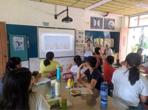 張芷綺 - 育英國小英文營