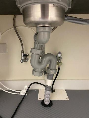 極簡水電維修行-五星卓越專家《於本平台暫停服務》 - 於本平台第二十六單維修
洗手台下方管線異味清除