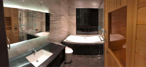 新采工程行 - 浴室有足夠的空間 即便加入了烤箱 讓功能多元化