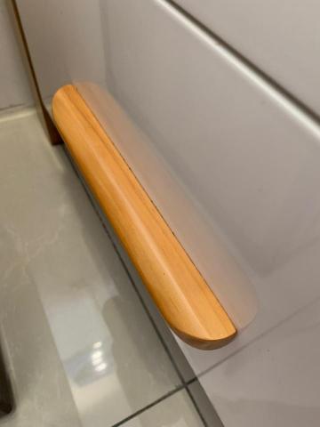 凃韋君 - 衣櫃把手除塵後