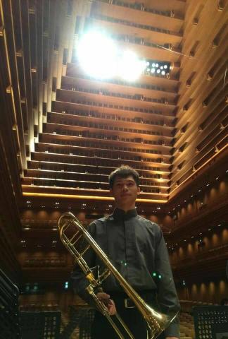 長號碩士馮老師 - 2015年8月亞洲青年管弦樂團 (Asian Youth Orchestra)亞洲巡迴,於東京歌劇城音樂廳( Tokyo Opera City Concert Hall)演出。 長號碩士馮老師 - 2015年8月亞洲青年管弦樂團 (Asian Youth Orchestra)亞洲巡迴,於東京歌劇城音樂廳( Tokyo Opera City Concert Hall)演出。