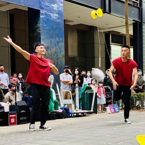 曹和立 - 信義區香提大道街頭表演