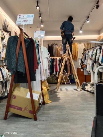 王文雅 - 燈具安裝