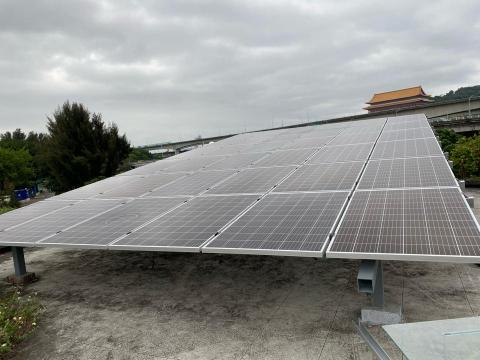 正發行 - 花博苗甫安裝骨架太陽能板
