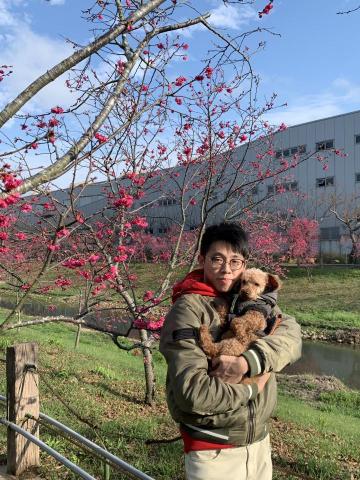 提供遛狗服務的專家鄭立昇