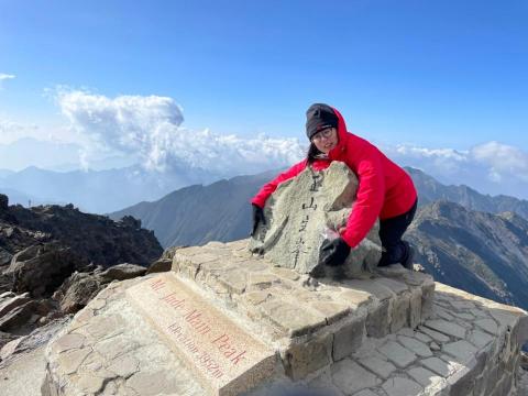 提供舞會禮服服務的專家陳宣諭