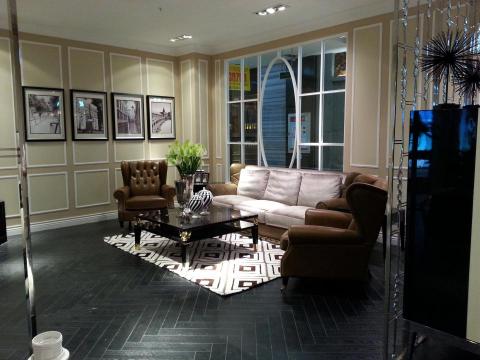 林詠晴 - &bull;商業空間室內裝修設計／施工／監工
&bull;家具／軟裝家飾搭配