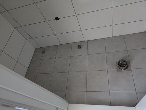 騰達工程 - 浴室地壁磚完成