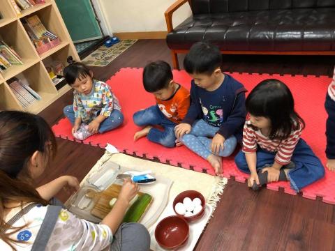 李芳萍 - 蒙特梭利課程--切菜/打蛋