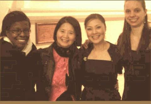 王逸 - 在倫敦參與表演