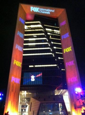 十三哥 - 克緹大樓光雕