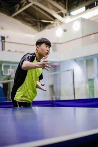 提供桌球服務的專家王秉華