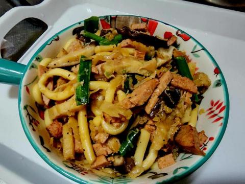 王苓格（小米廚房） - 五辛素炒烏龍