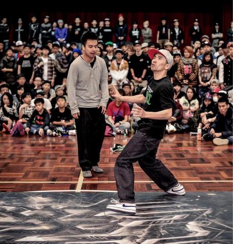 小胖老師街舞教學 - Wade Dance Studio - 與大陸節目「這就是街舞」-日本嘉賓Acky桑於活動賽事對決側拍照