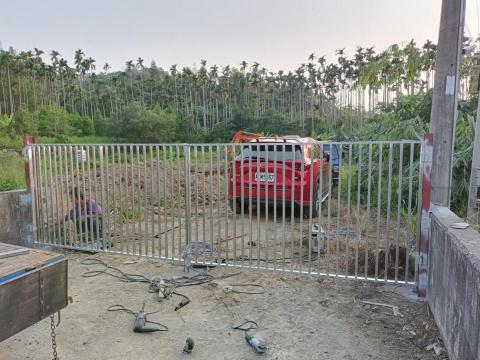 益鑫工業社 - 農舍大門