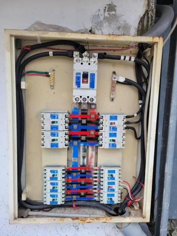 哲瑋 - 電路配置/維修