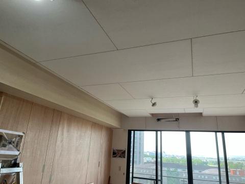 長弘室內裝修工程 - 天花板冷氣包管，沙發背牆