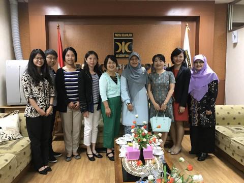 陳芸欣 - 擔任台灣-印尼交流行程之通譯人員