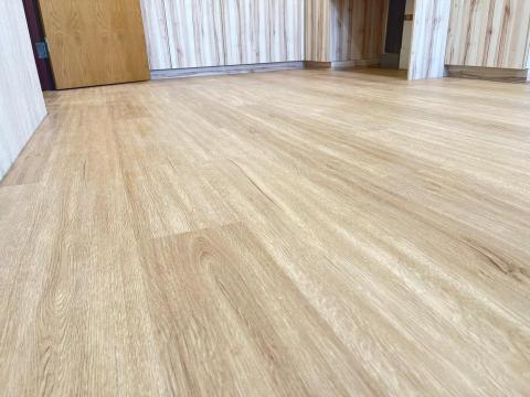 清木棉窗飾 - ✨超耐磨防水卡扣地板
厚度50mm、耐磨層30000轉
-防水
-防蟲
-防火
✨多種顏色可以選哦!
有保固、一年的非人為損壞保固 清木棉窗飾 - ✨超耐磨防水卡扣地板
厚度50mm、耐磨層30000轉
-防水
-防蟲
-防火
✨多種顏色可以選哦!
有保固、一年的非人為損壞保固