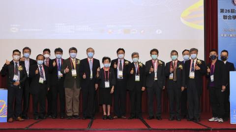 游晞彤 - 多人團拍