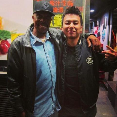 小胖老師街舞教學 - Wade Dance Studio - 與美國POPPING創始者之一-BOOGALOO SAM課後合影