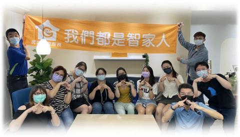 GOGOLife 智家人 - 親切專業的老師個別服務，這是最佳的學習方式。每位老師都受過專業訓練，從課程進行前、課程中到課後，細心了解您的需求，貼心安排每個服務流程，只為了給您最棒的學習體驗！
