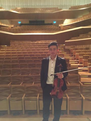 謝孟洋小提琴升學、比賽檢定/樂團/幼兒音樂 - 與音契合唱管弦樂團於高雄衛武營音樂廳演出所攝