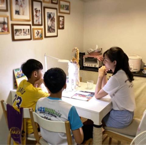 邱怡嘉 - 到府授課