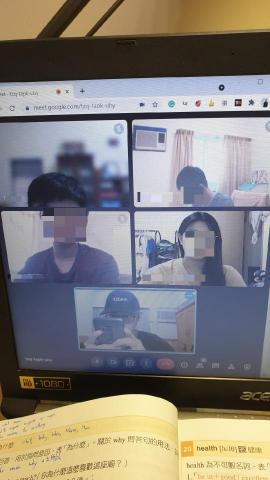 Ian Huang 黃耆紘 - 高雄市某私立中學國二學生 線上授課