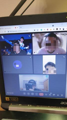 Ian Huang 黃耆紘 - 高雄市某私立中學國三學生 線上授課