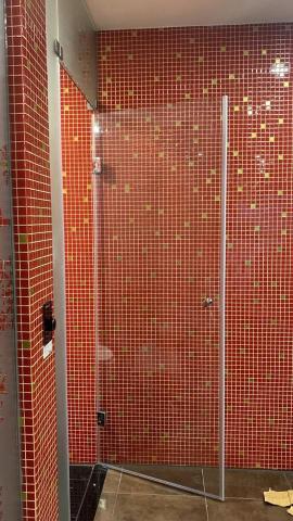 名川玻璃工程行 - 汽車旅館玻璃門