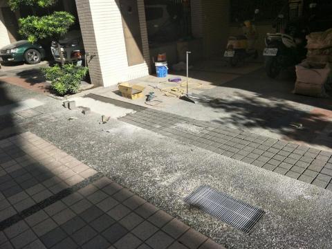 鴻升工程 - 鳳山區誠愛街地磚修補 鴻升工程 - 鳳山區誠愛街地磚修補