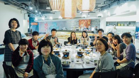 ERIC日本語 - 向日本旅客宣傳台灣珍奶文化並體驗製作