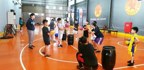 徐芷柔 - 擁有1對1及最多對12人的教學經驗