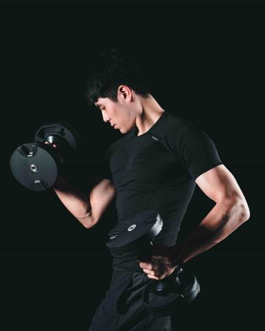 提供有氧運動在家服務的專家張博霖