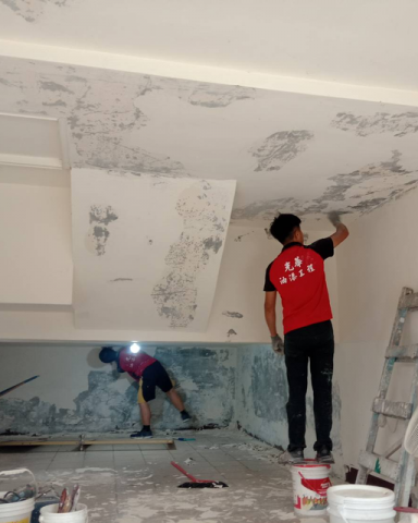 光華油漆工程-桃園 - 施工過程:牆面脫漆處刮除