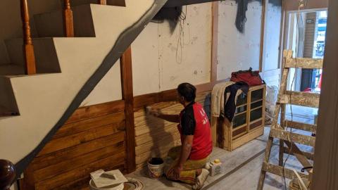 光華油漆工程-桃園 - 施工過程:居酒屋實木塗刷指定色護木漆塗料