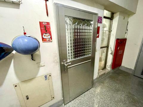 立鼎金屬工程行 - 白鐵門-搭配強化玻璃、反射玻璃 