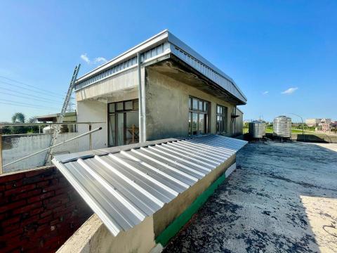 立鼎金屬工程行 - 頂樓加蓋-白鐵鍍膜清板、防漏隔熱