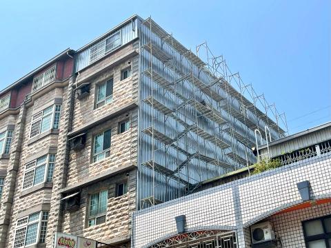 立鼎金屬工程行 - 頂樓加蓋+外牆鐵衣-白鐵鍍膜浪板