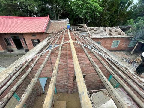 立鼎金屬工程行 - 老瓦屋屋頂拆除翻修