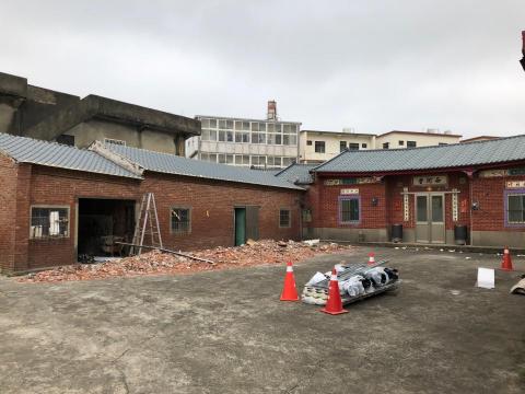 立鼎金屬工程行 - 老瓦屋屋頂翻修-琉璃瓦樣式烤漆浪板