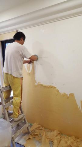 光華油漆工程-桃園 - 拆除牆面老舊壁紙